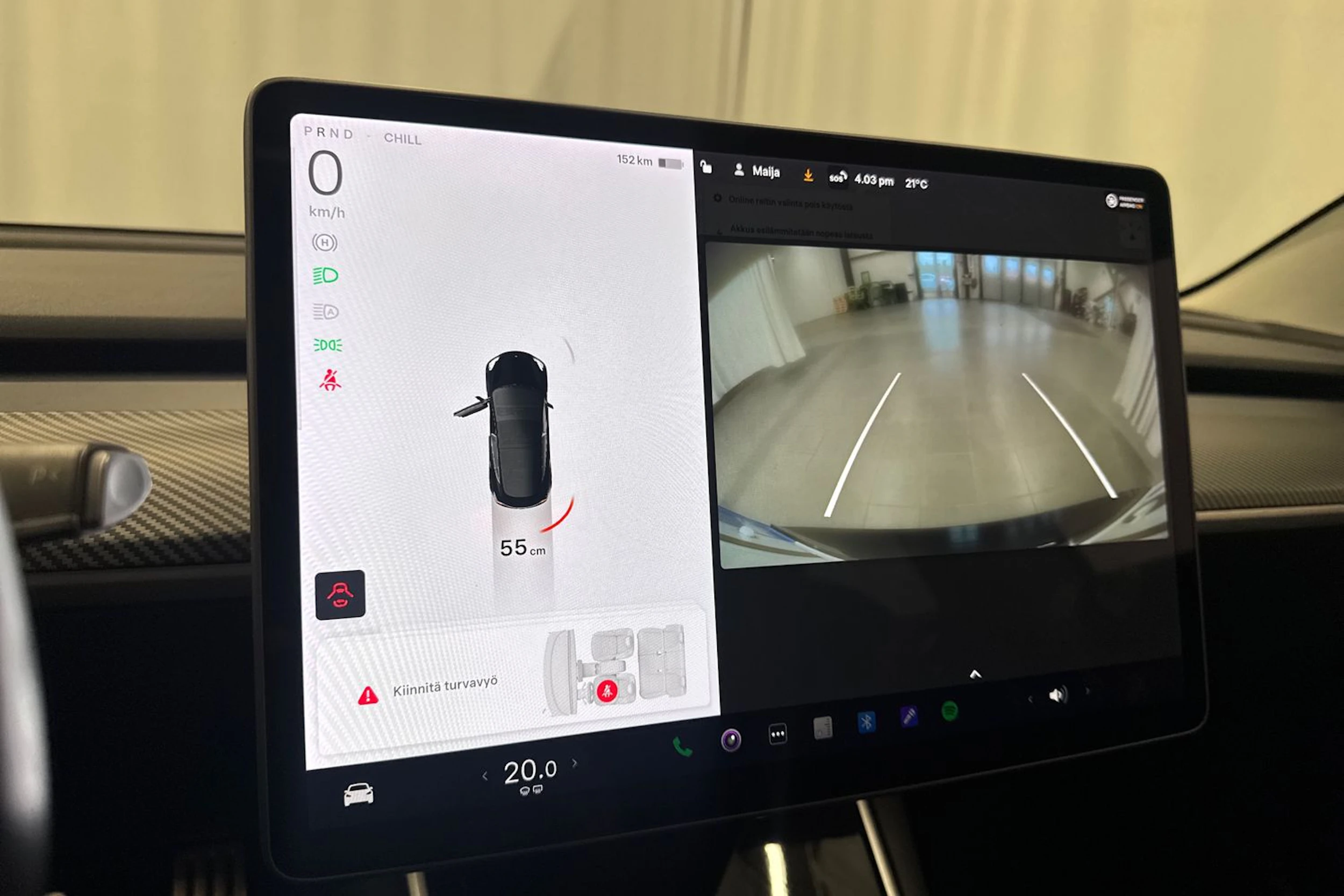 Musta Tesla Model 3 2020 kuva 23.