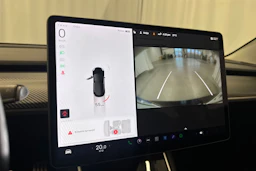 Musta Tesla Model 3 2020 kuva 23.