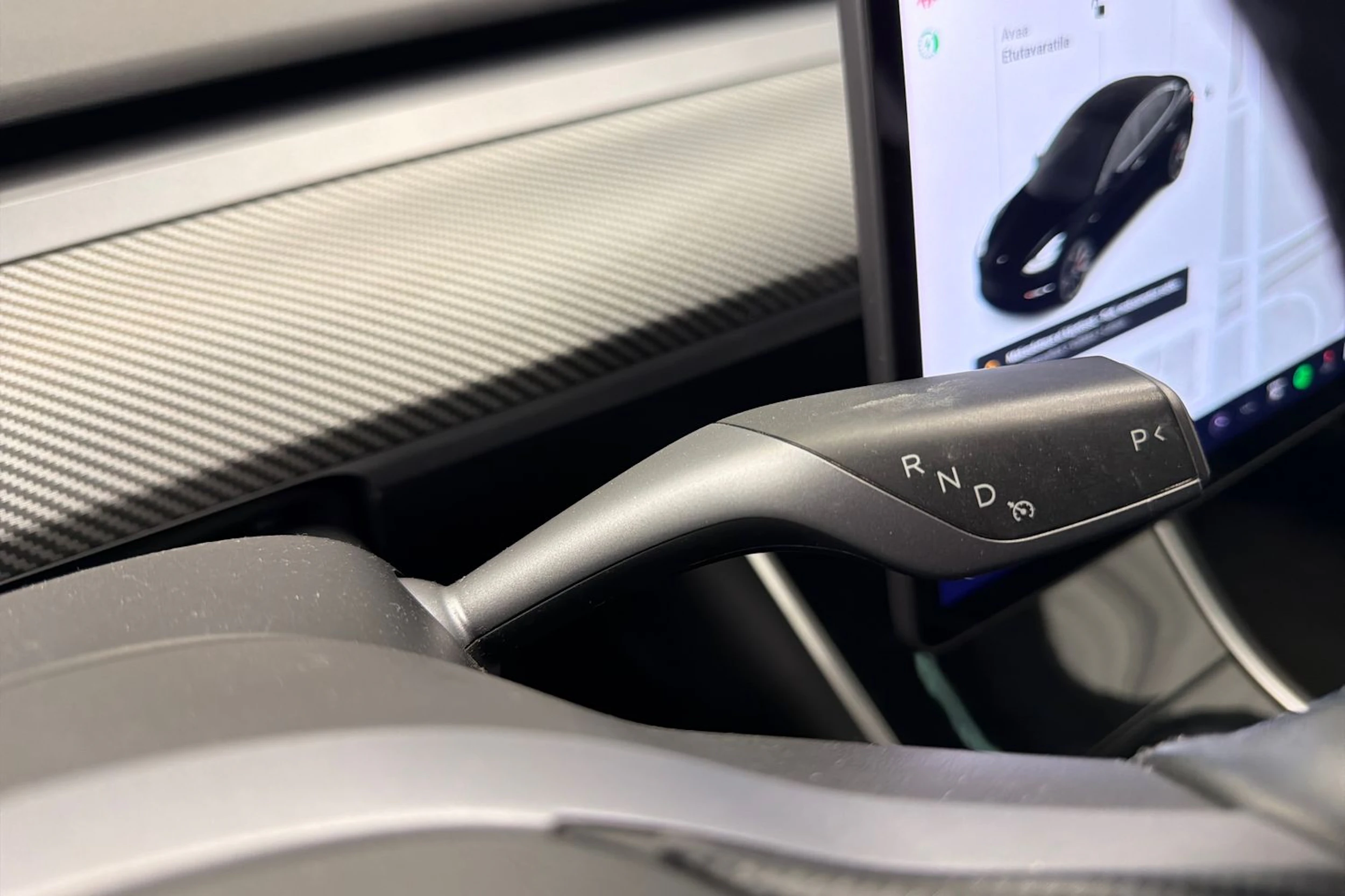 musta Tesla Model 3 2020 kuva 27.