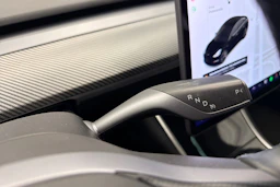 musta Tesla Model 3 2020 kuva 27.