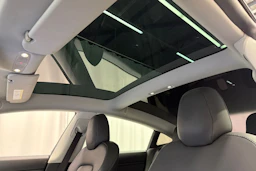 musta Tesla Model 3 2020 kuva 29.