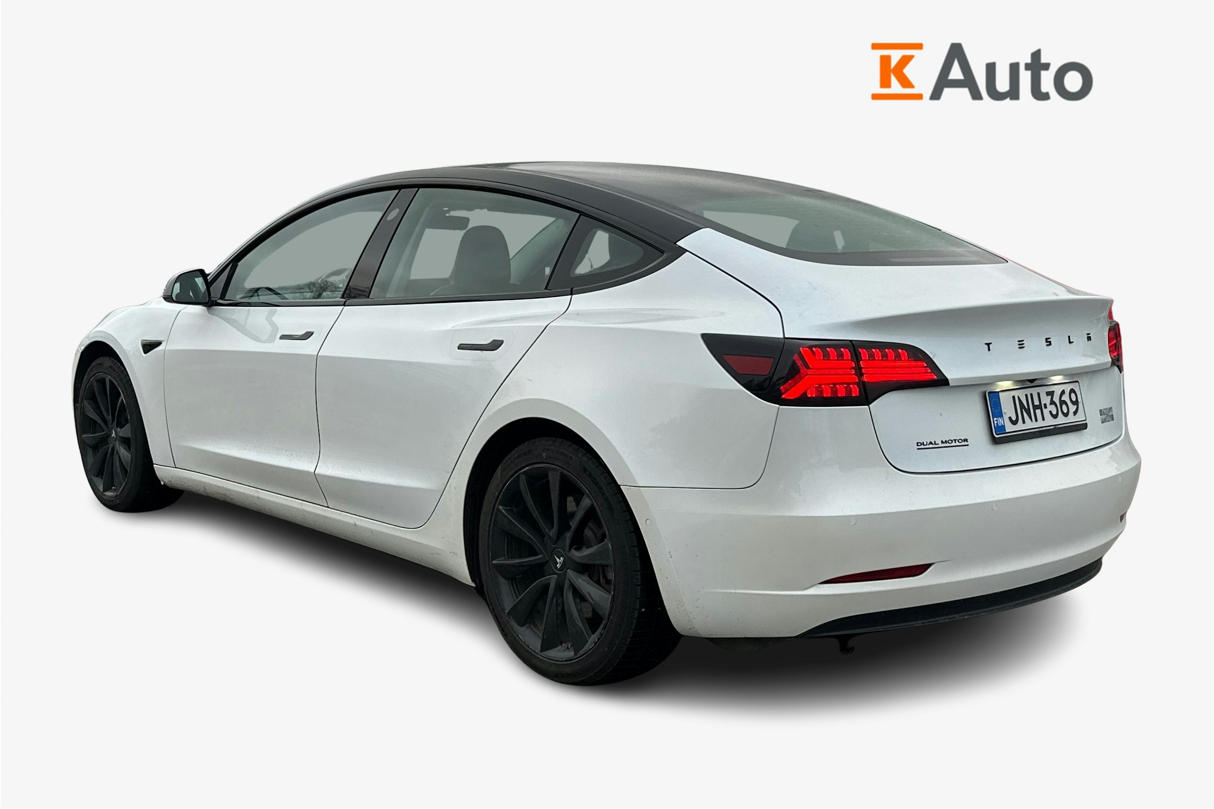 Valkoinen Tesla Model 3 2020 kuva 2.