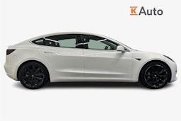 Valkoinen Tesla Model 3 2020 kuva 6.