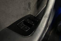 Valkoinen Tesla Model 3 2020 kuva 20.