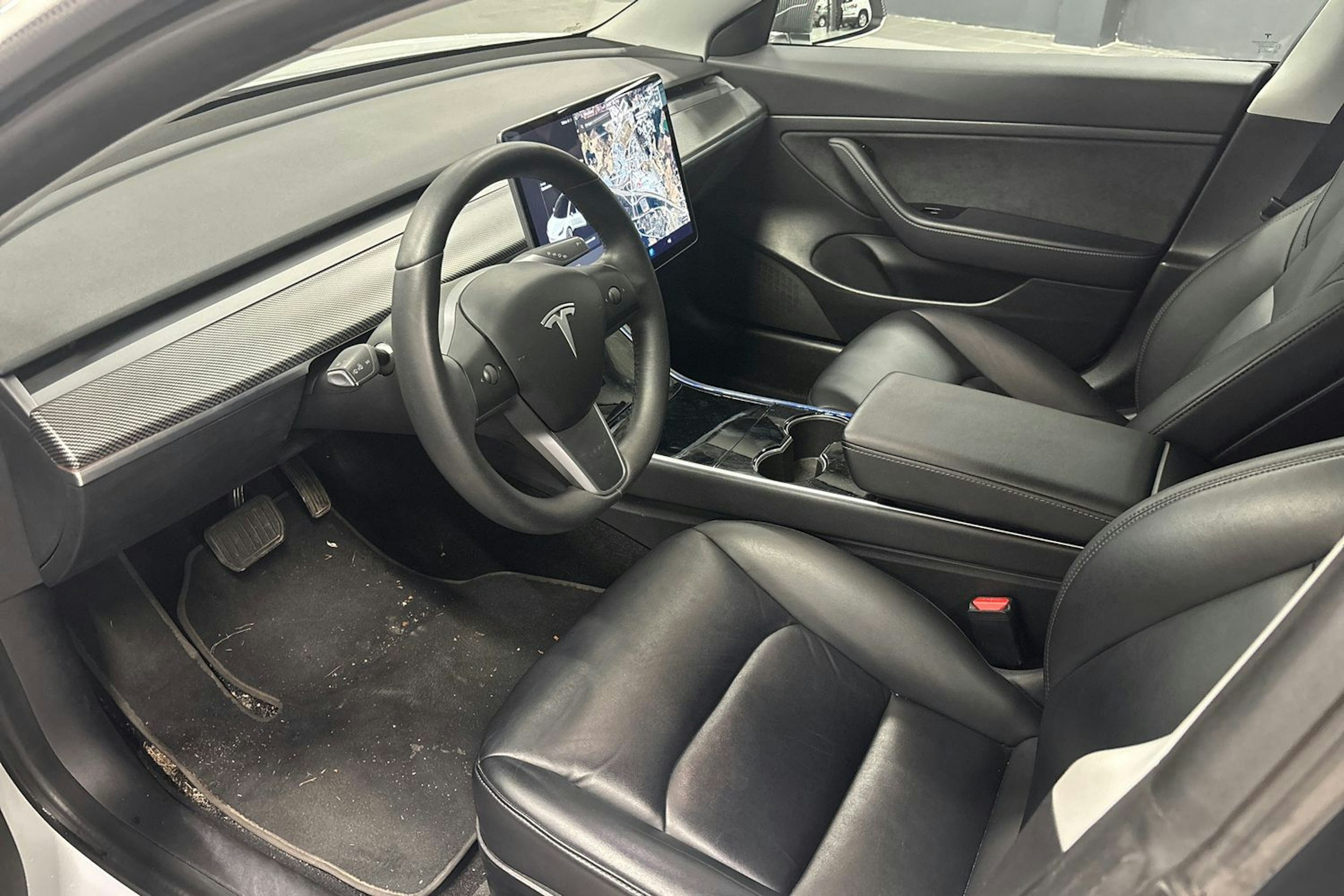 valkoinen Tesla Model 3 2020 kuva 3.