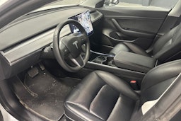 valkoinen Tesla Model 3 2020 kuva 3.