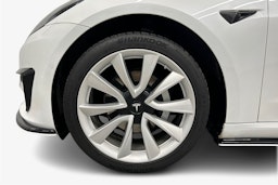 valkoinen Tesla Model 3 2020 kuva 11.