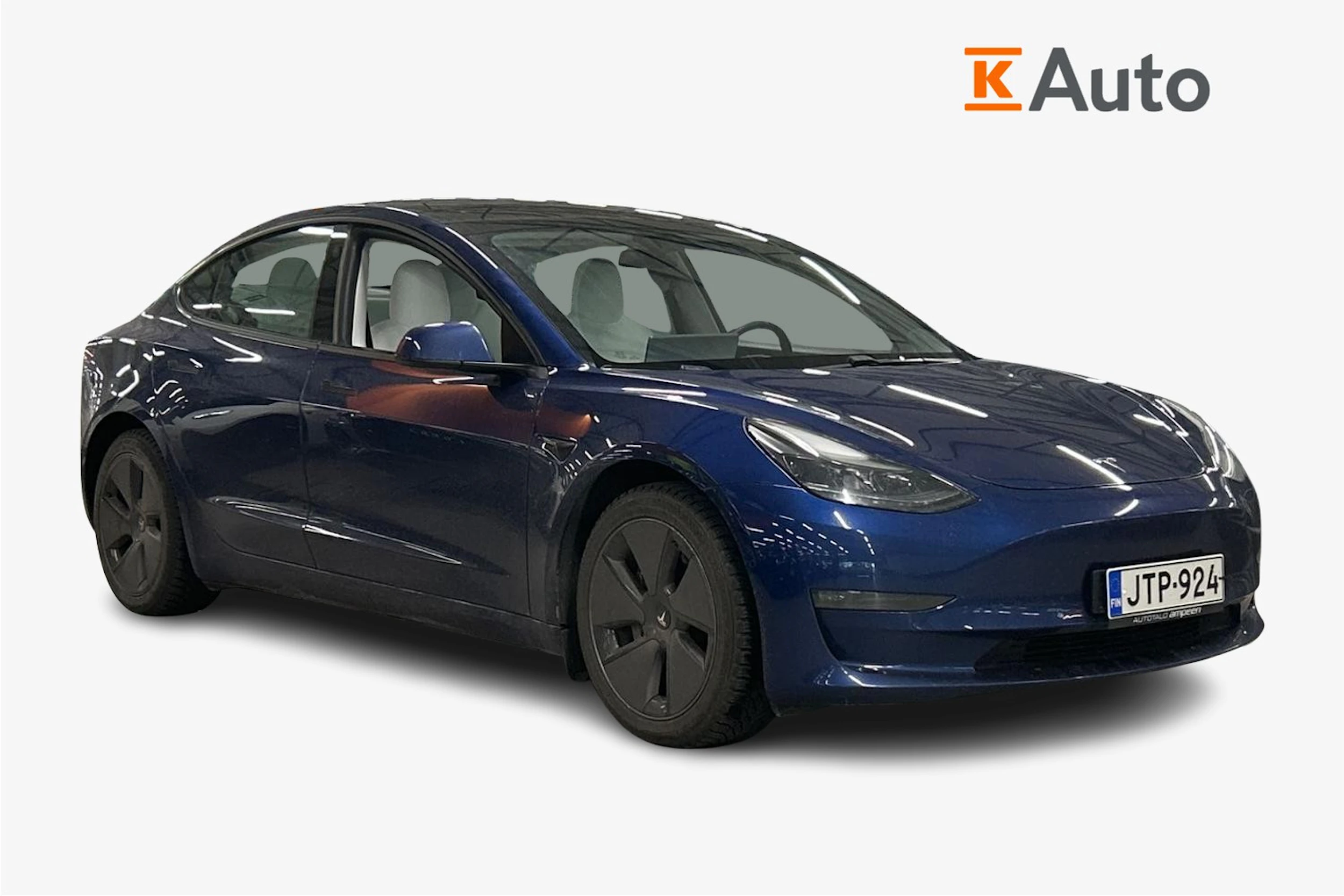 sininen Tesla Model 3 2021 kuva 1.