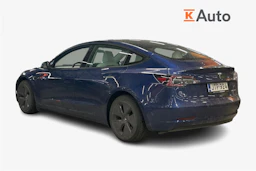 sininen Tesla Model 3 2021 kuva 2.