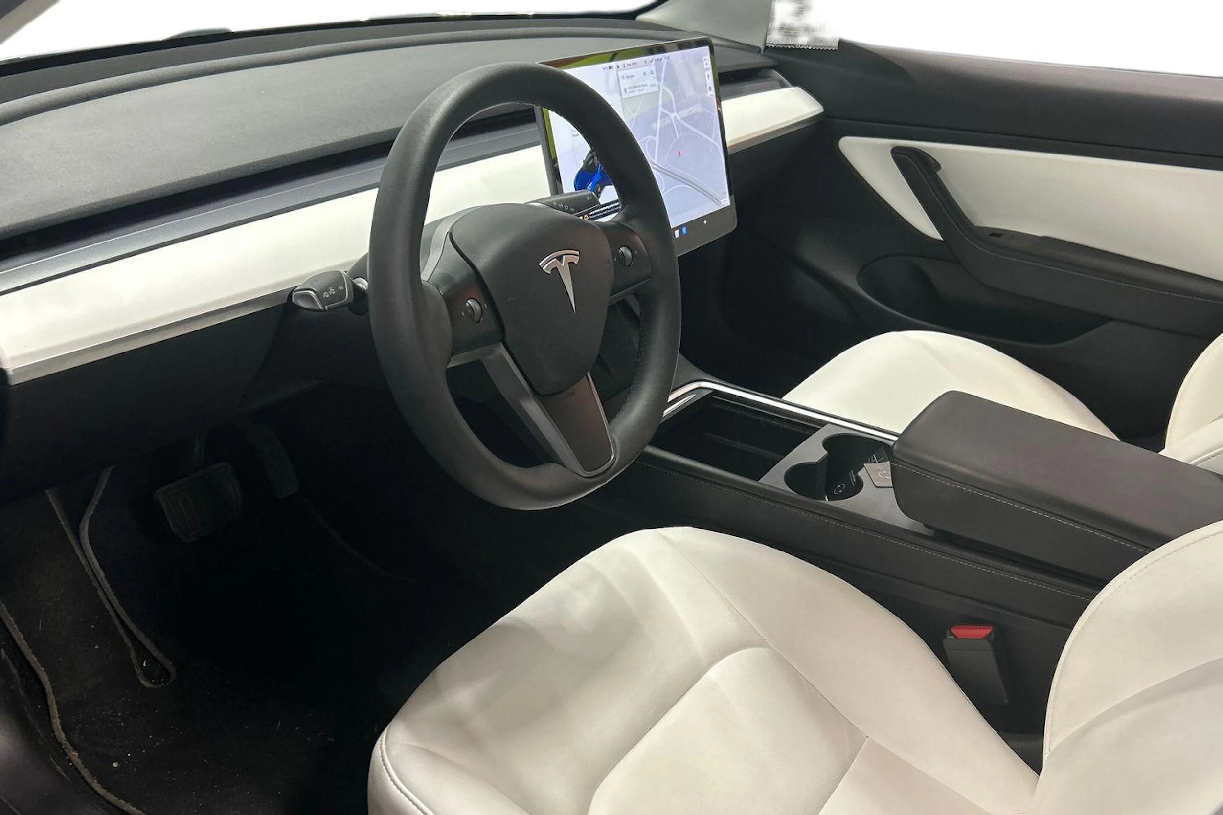 sininen Tesla Model 3 2021 kuva 3.