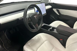 sininen Tesla Model 3 2021 kuva 3.