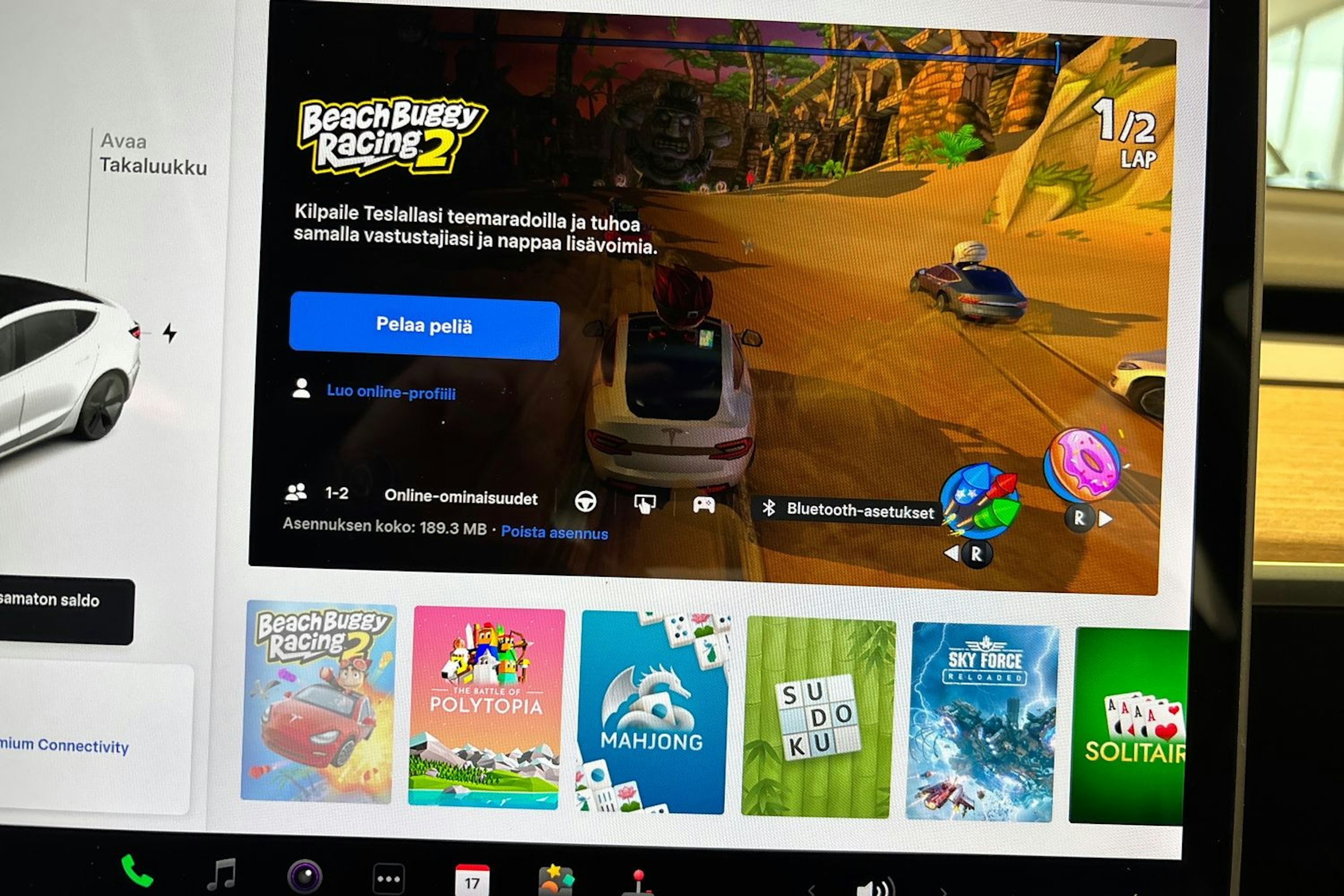 valkoinen Tesla Model 3 2020 kuva 22.