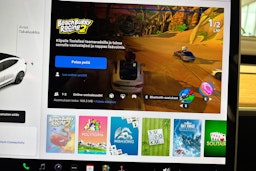 valkoinen Tesla Model 3 2020 kuva 22.