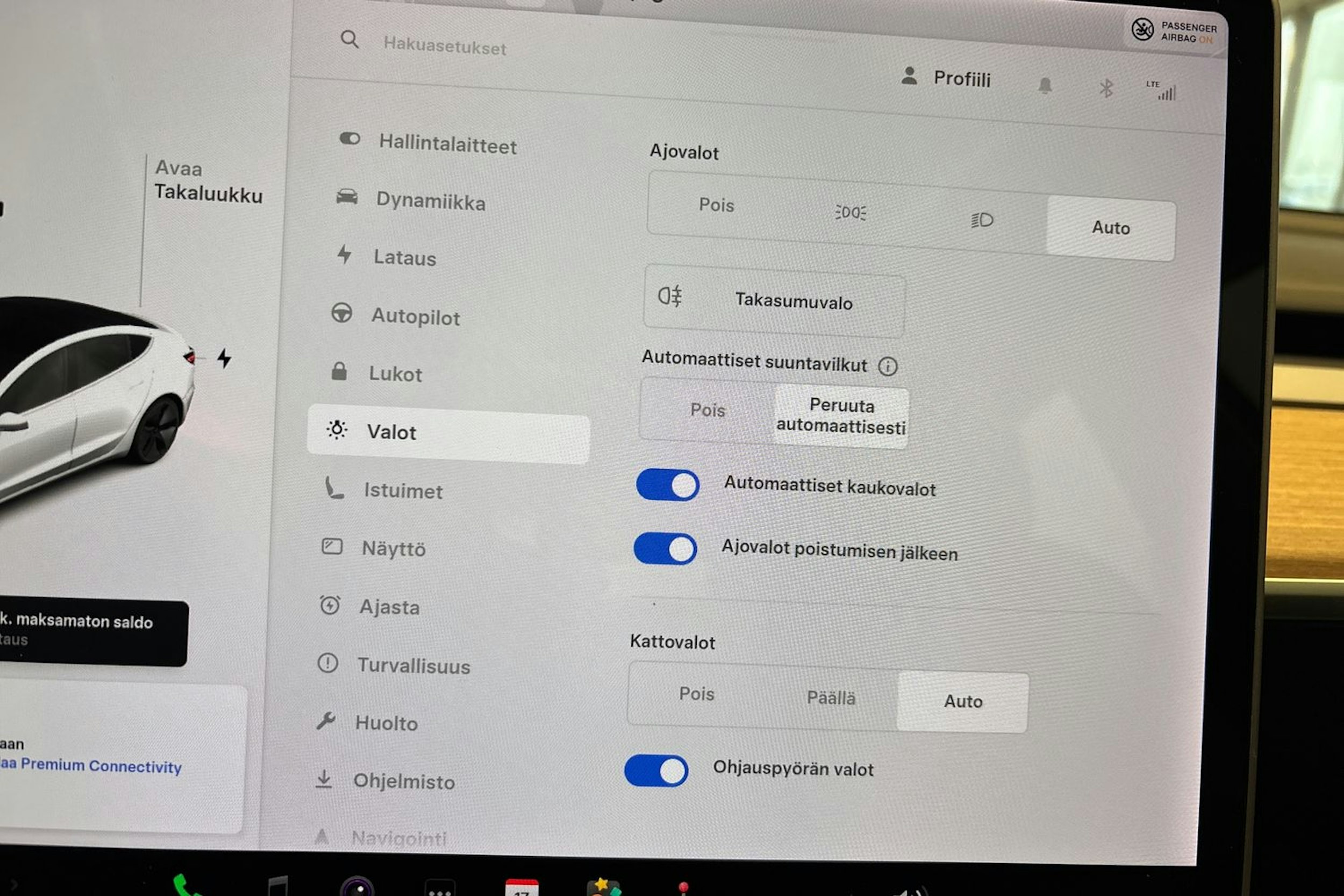 valkoinen Tesla Model 3 2020 kuva 24.