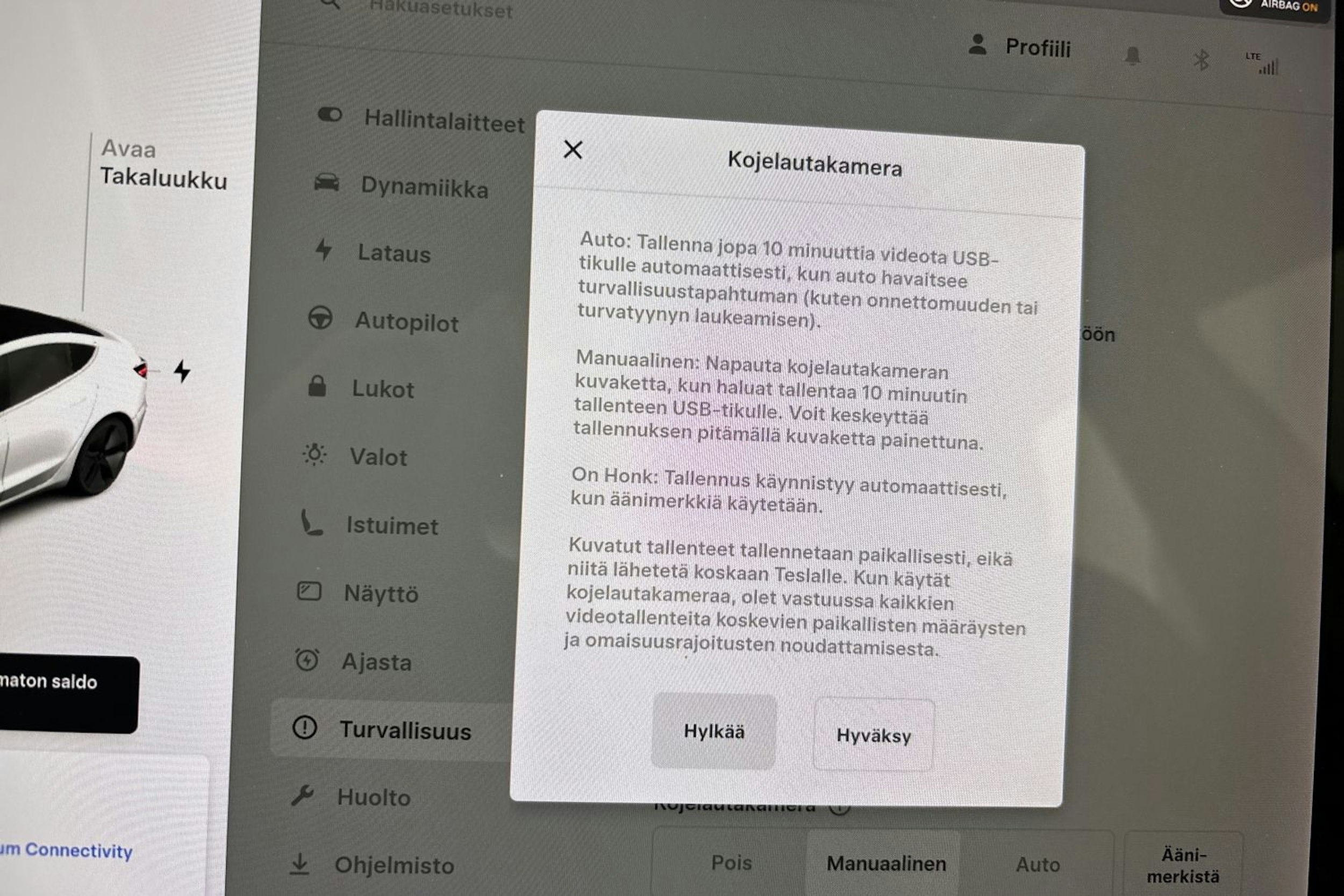 valkoinen Tesla Model 3 2020 kuva 25.