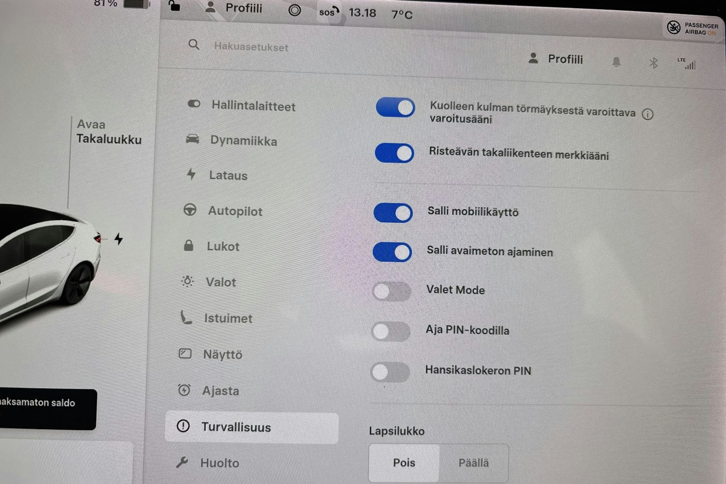 valkoinen Tesla Model 3 2020 kuva 26.