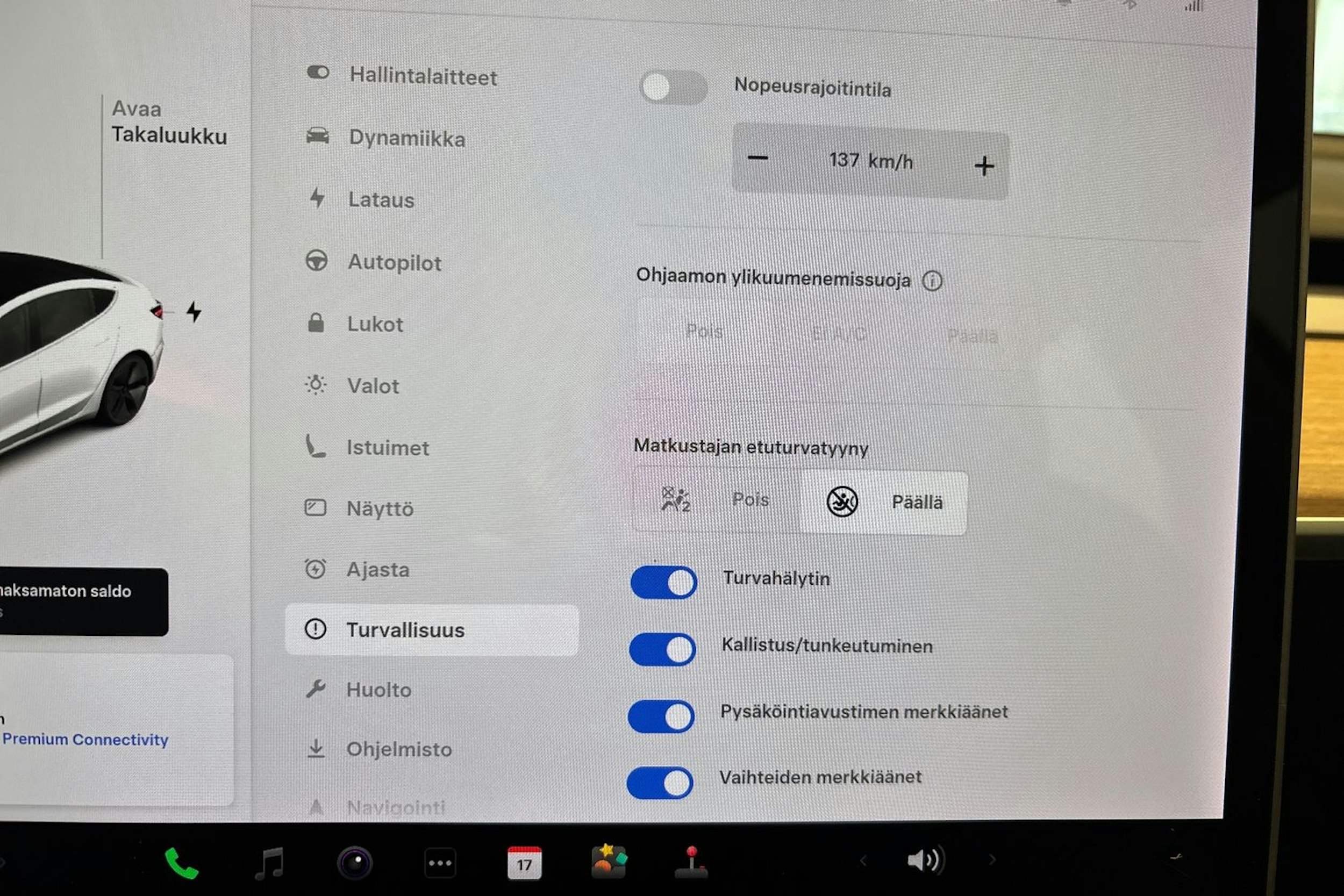 valkoinen Tesla Model 3 2020 kuva 27.