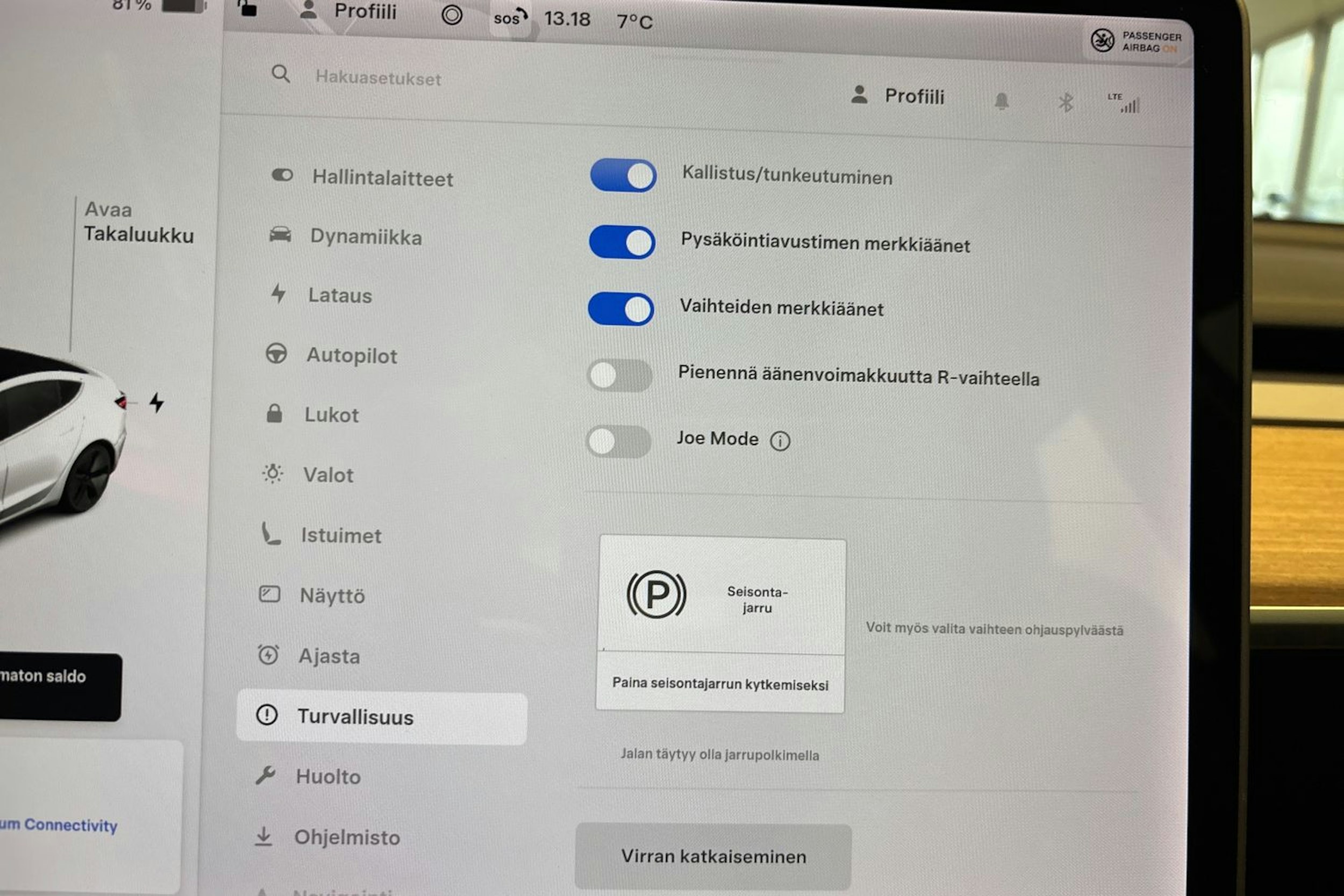 valkoinen Tesla Model 3 2020 kuva 28.