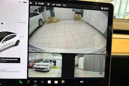 valkoinen Tesla Model 3 2020 kuva 29.