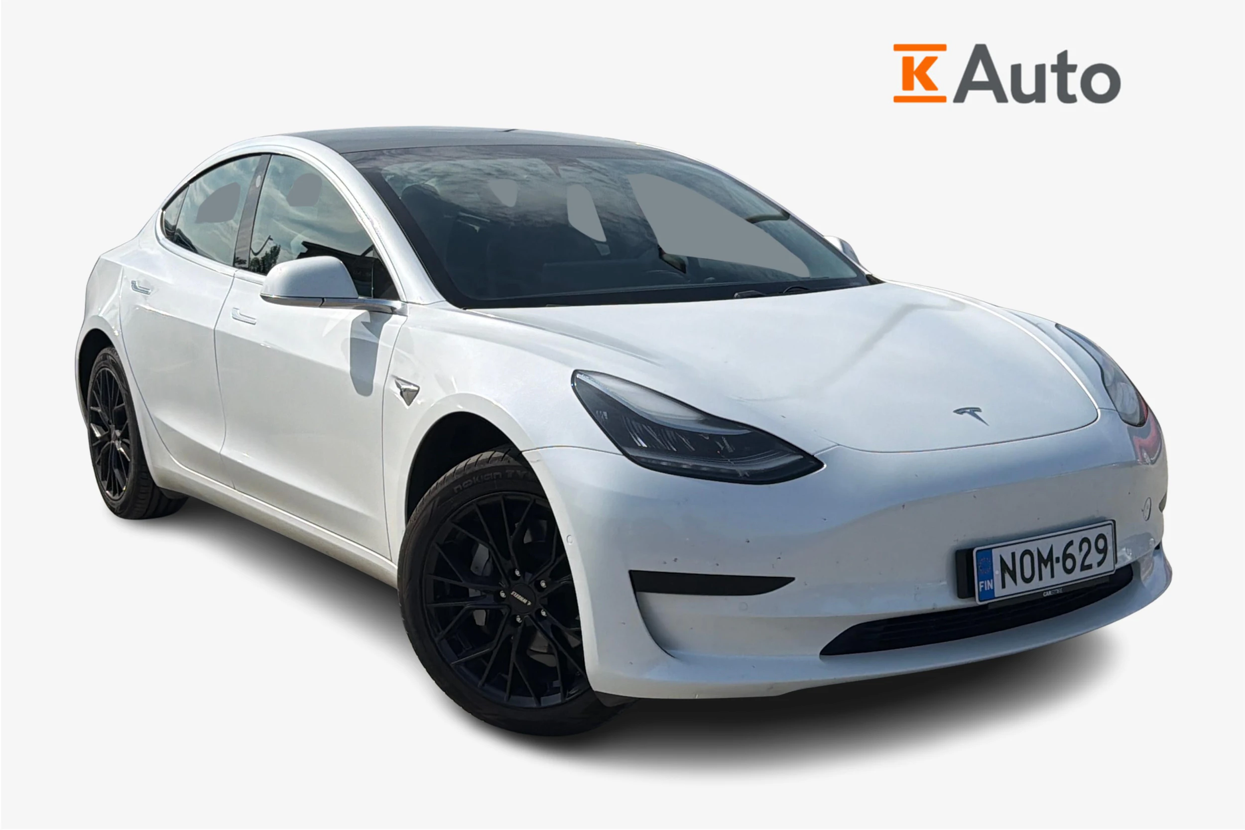 valkoinen Tesla Model 3 2020 kuva 1.