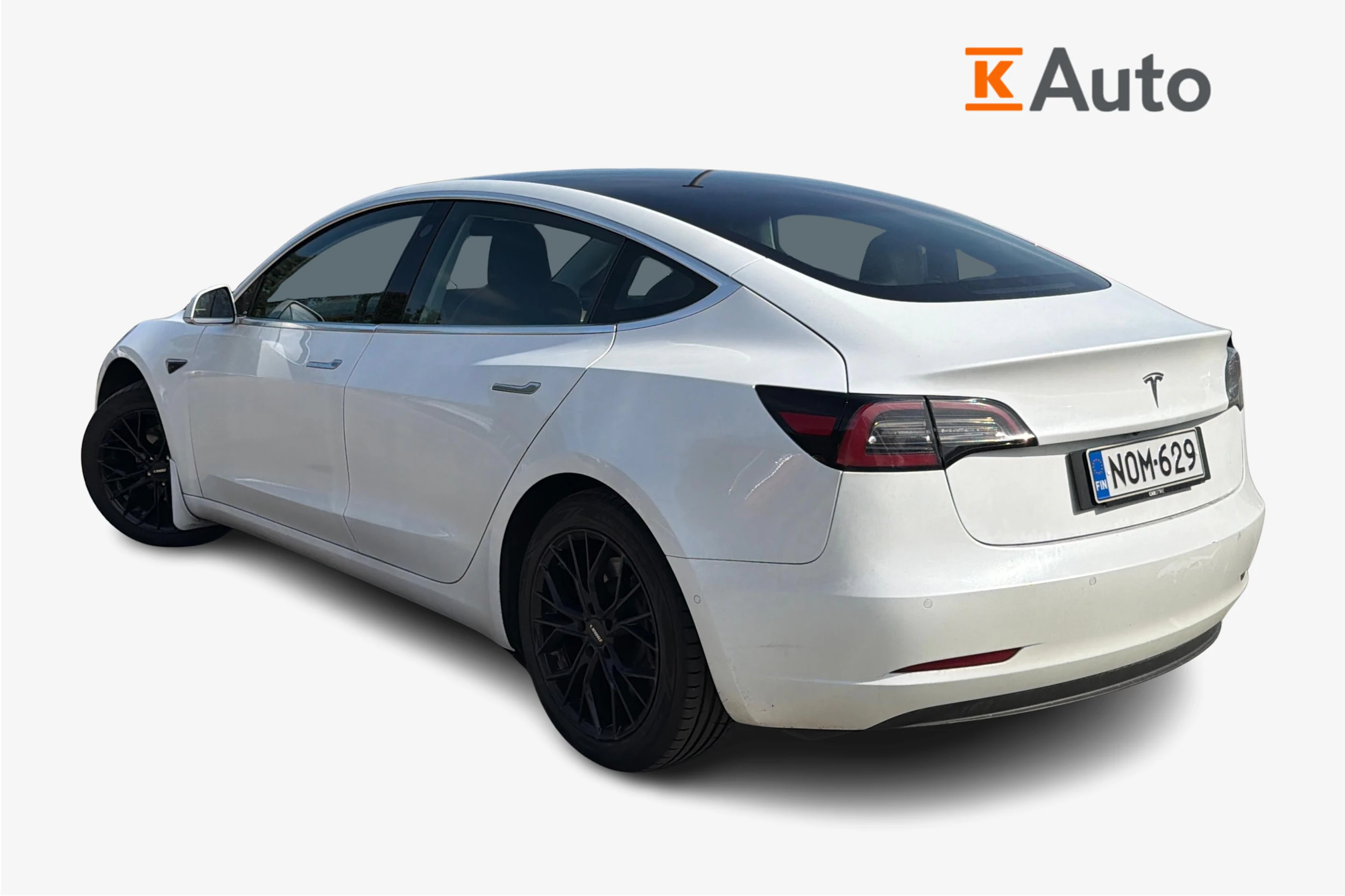 valkoinen Tesla Model 3 2020 kuva 2.