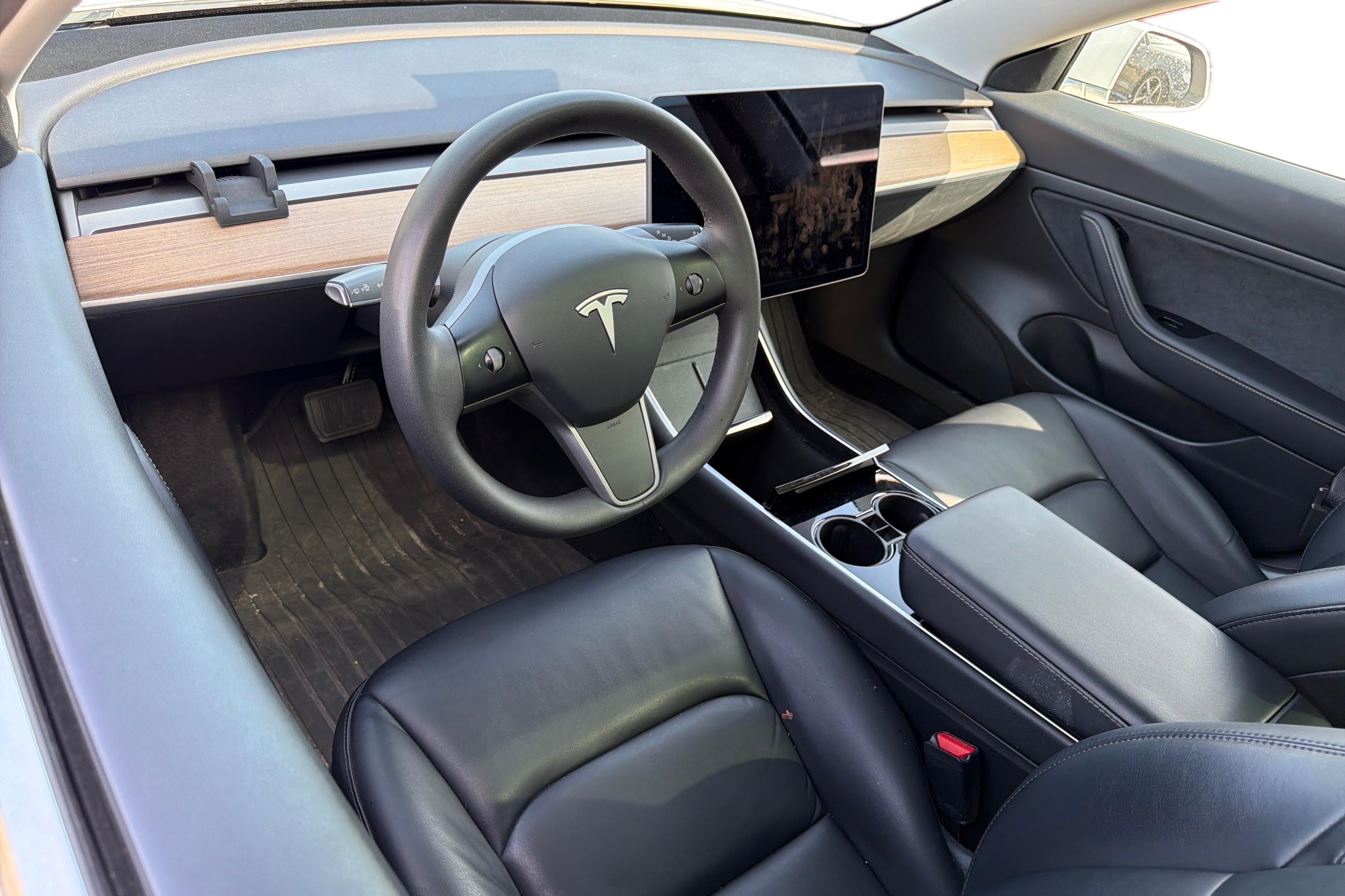 Tesla Model 3 Standard Range Plus 2020, kuva 3/3