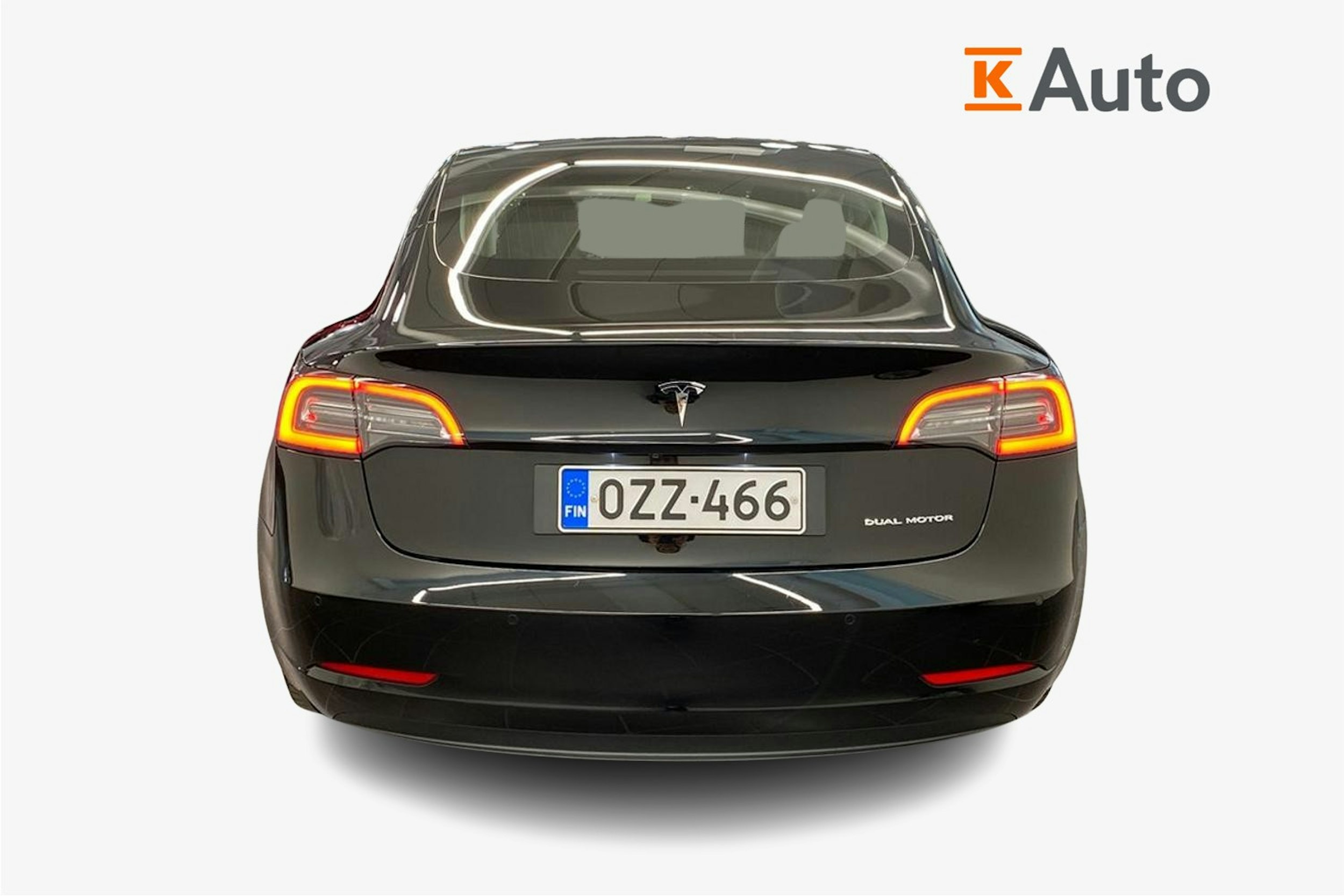 musta Tesla Model 3 2020 kuva 3.