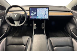 valkoinen Tesla Model 3 2020 kuva 7.