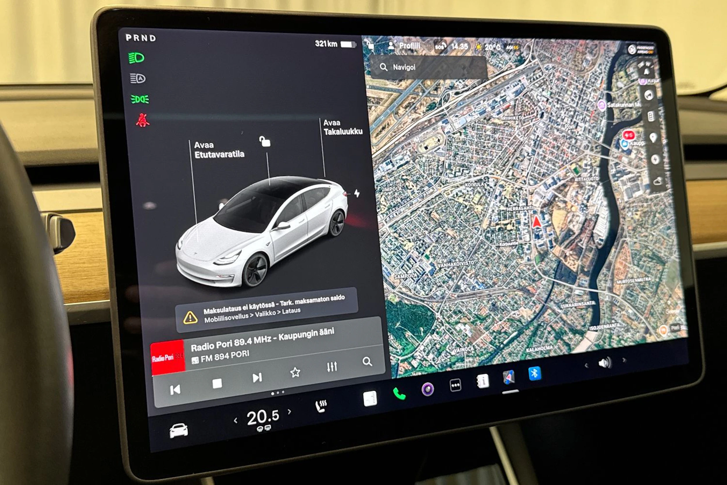 valkoinen Tesla Model 3 2020 kuva 14.