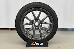 valkoinen Tesla Model 3 2020 kuva 19.