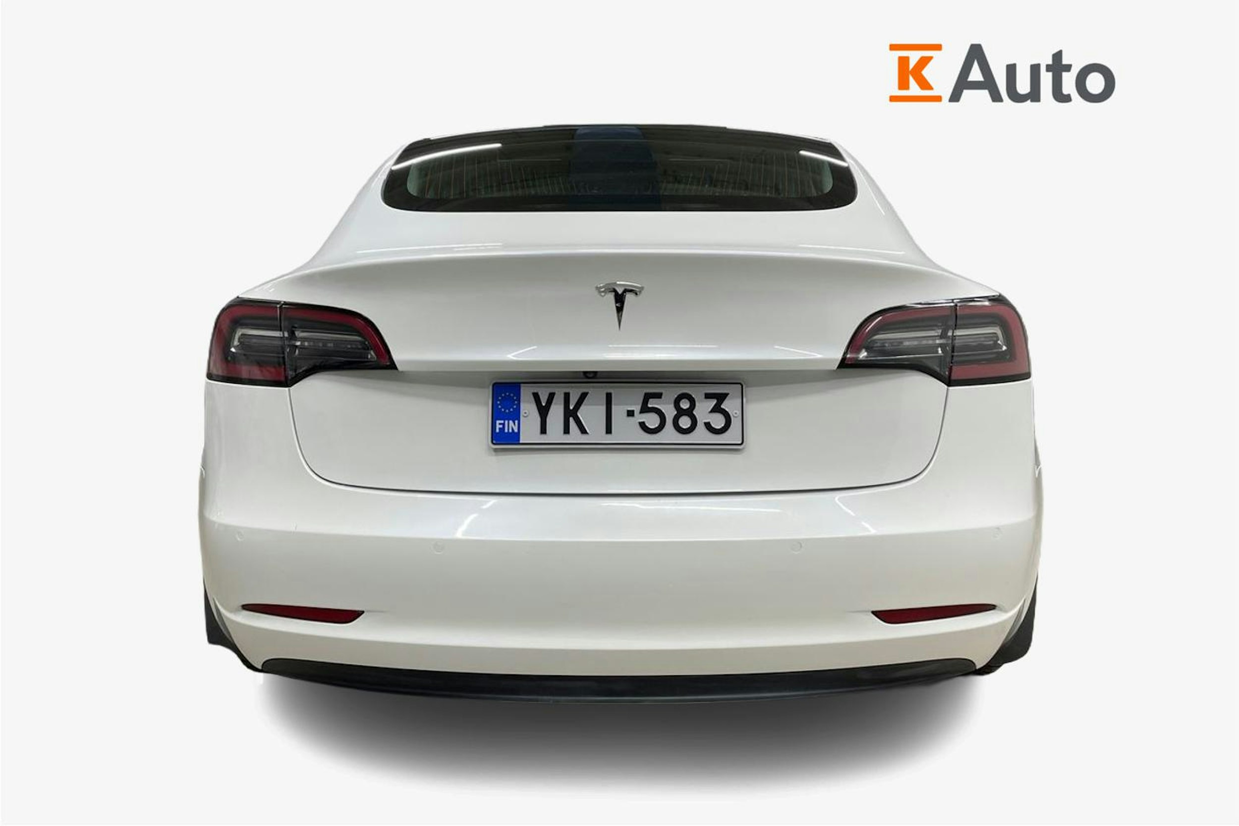 valkoinen Tesla Model 3 2020 kuva 3.
