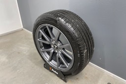 valkoinen Tesla Model 3 2020 kuva 14.