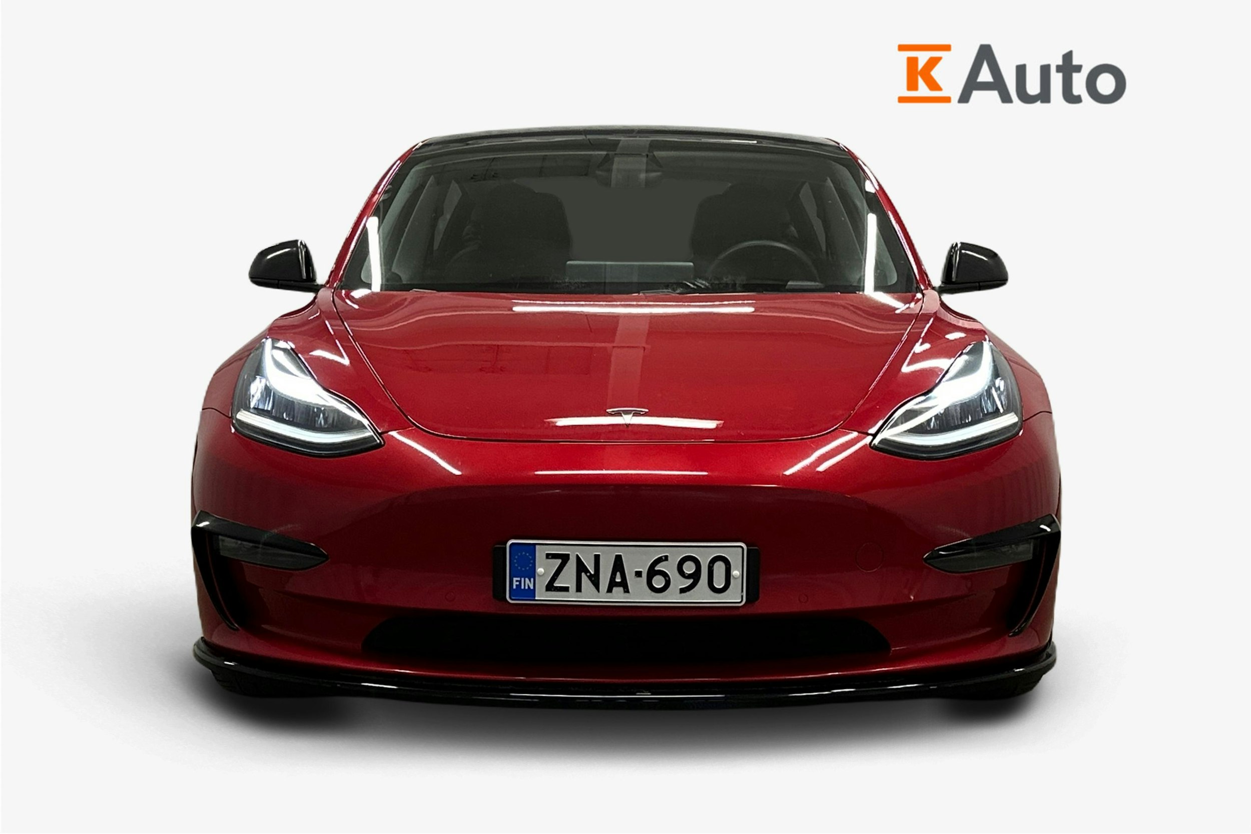 punainen Tesla Model 3 2020 kuva 5.