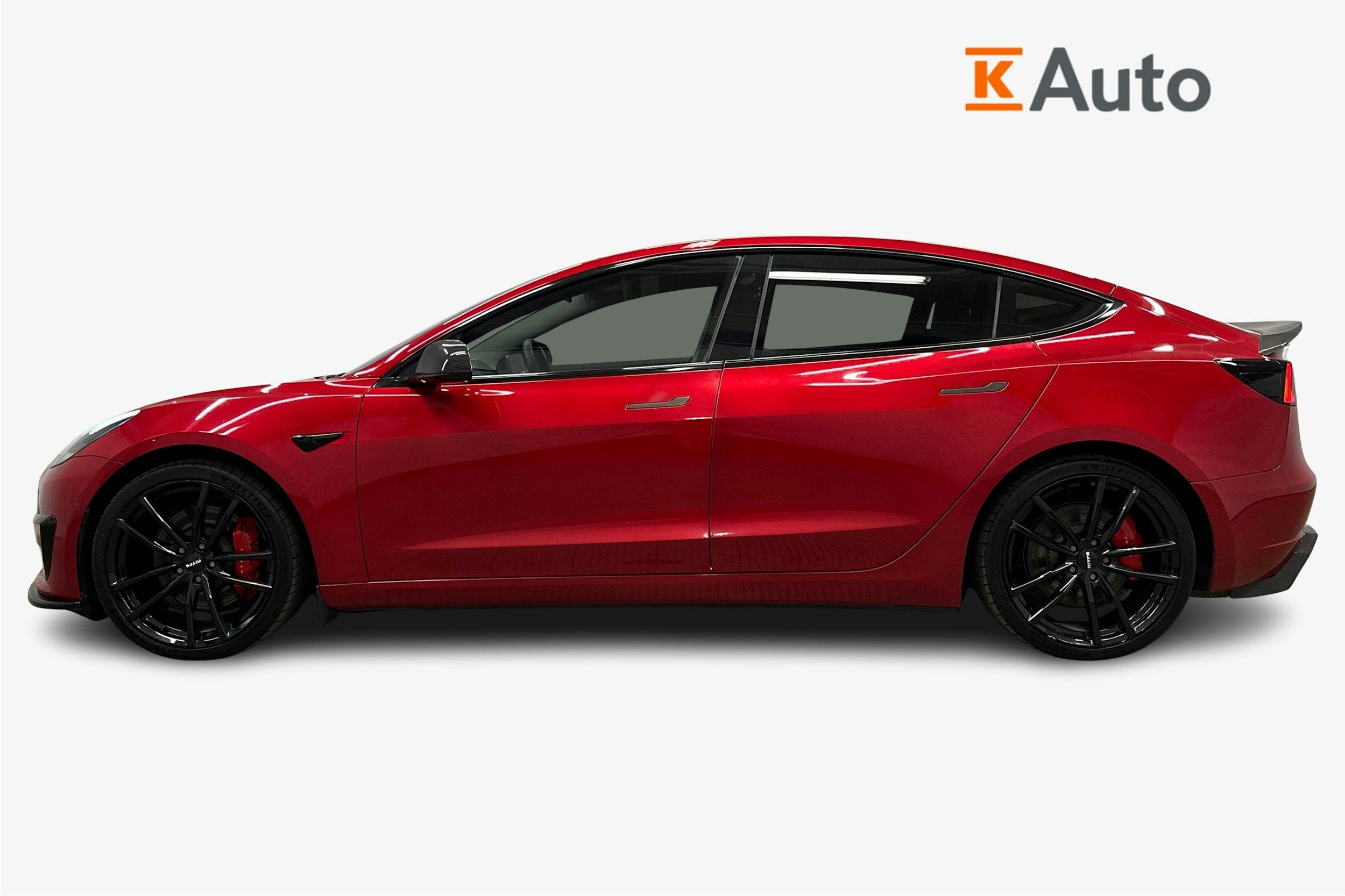 punainen Tesla Model 3 2020 kuva 6.