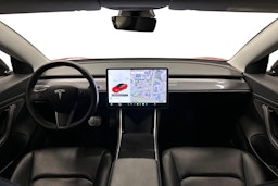 punainen Tesla Model 3 2020 kuva 10.