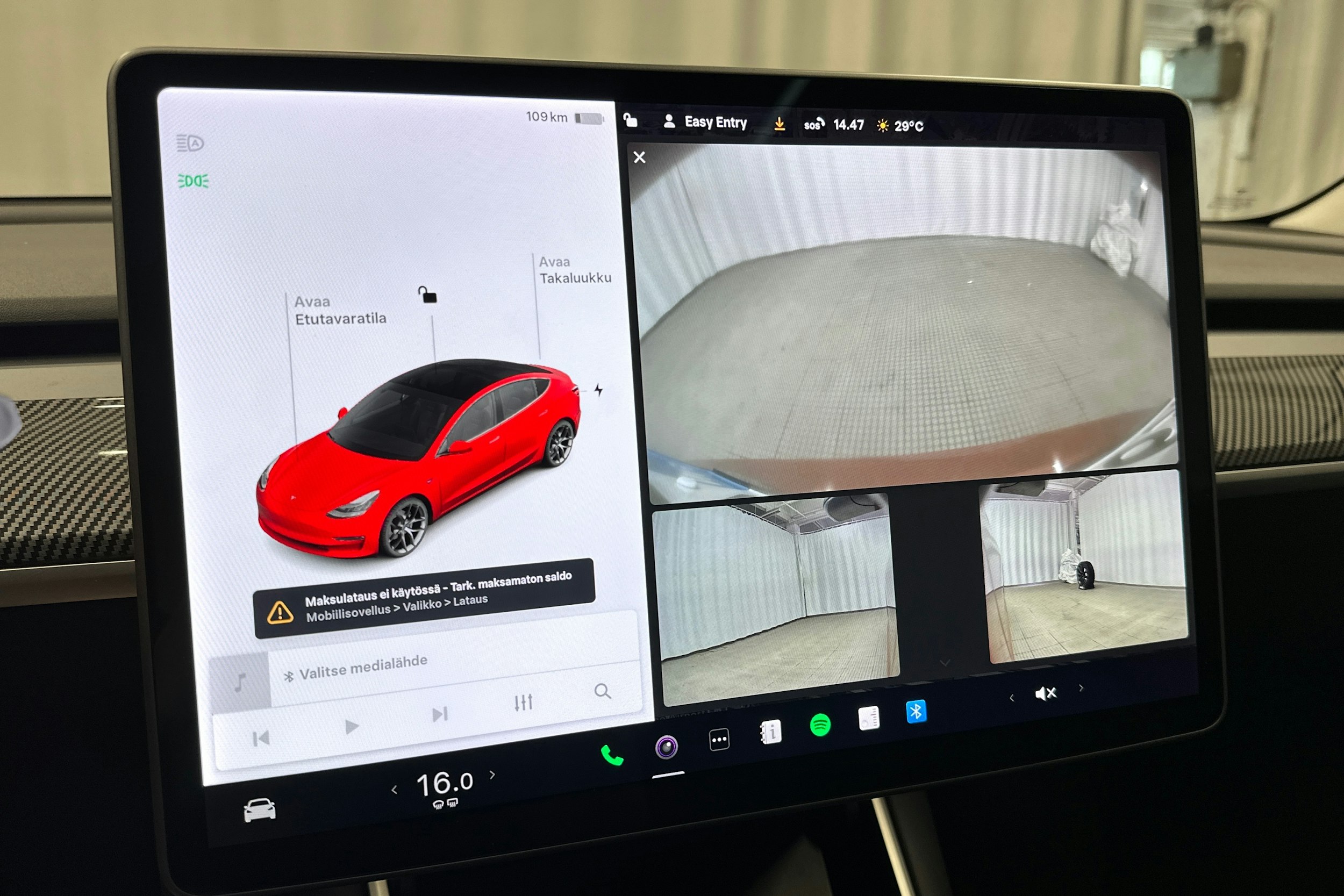 punainen Tesla Model 3 2020 kuva 19.