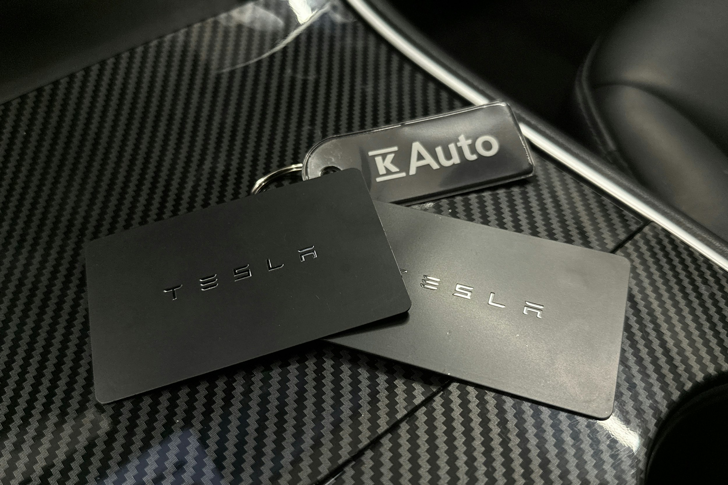 punainen Tesla Model 3 2020 kuva 26.