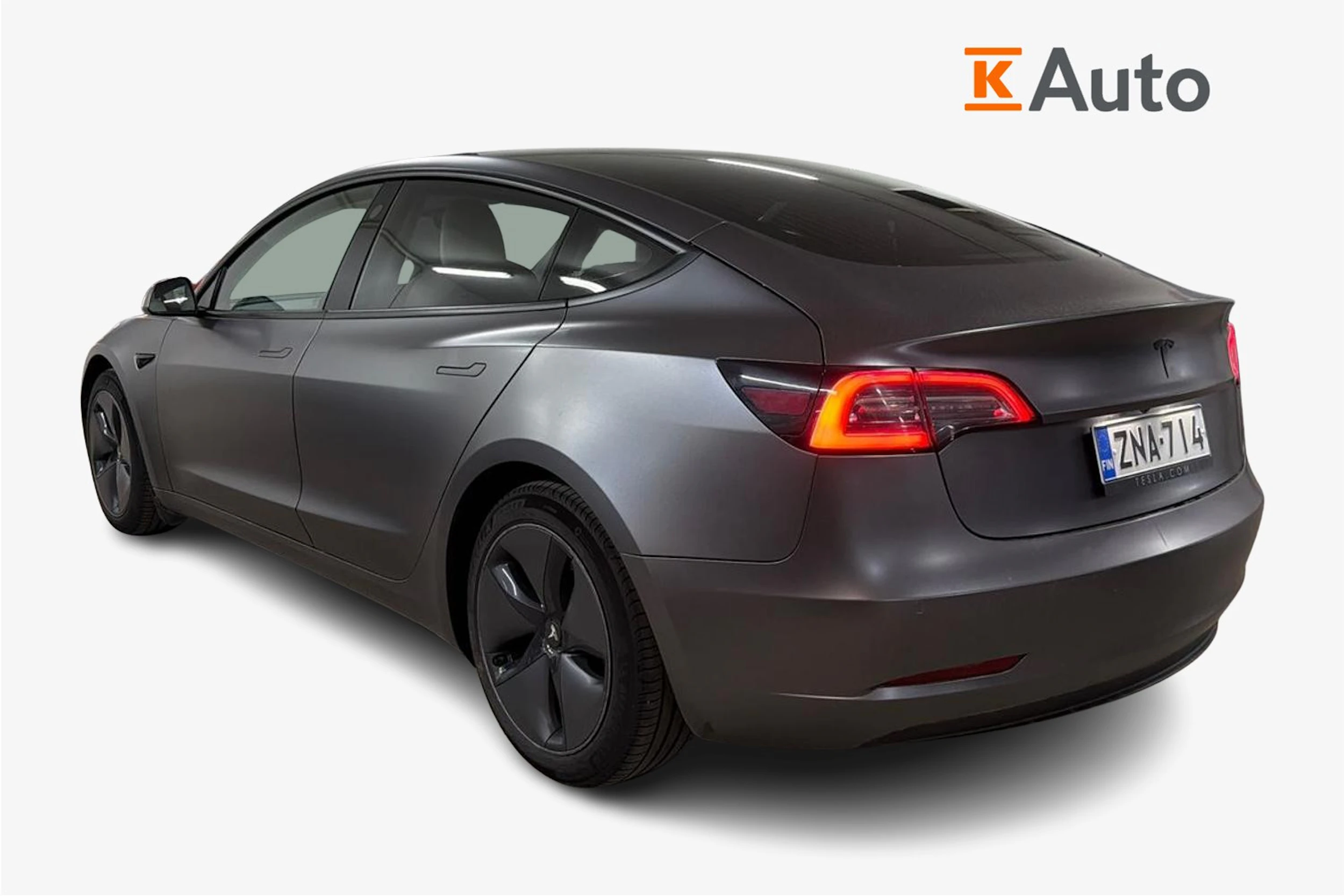 harmaa Tesla Model 3 2020 kuva 2.