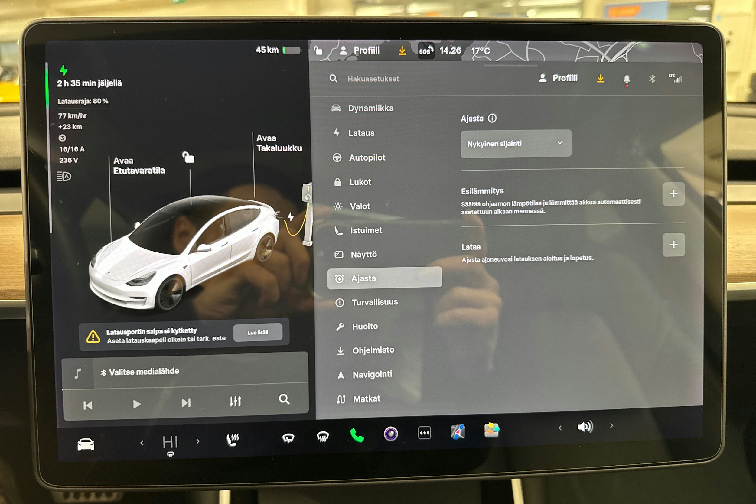 Valkoinen Tesla Model 3 2020 kuva 16.