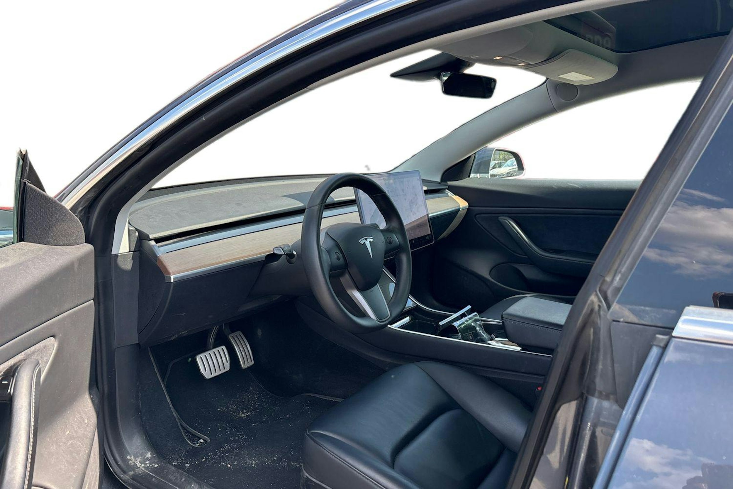 harmaa Tesla Model 3 2020 kuva 3.