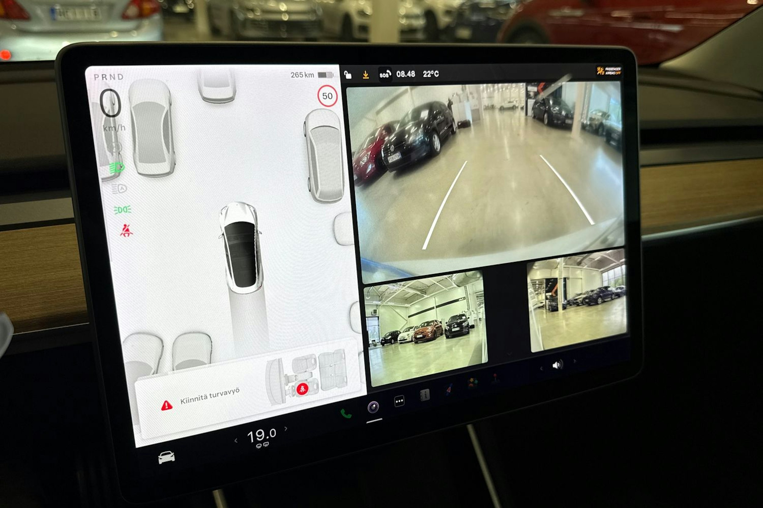 valkoinen Tesla Model 3 2020 kuva 33.