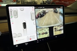 valkoinen Tesla Model 3 2020 kuva 33.