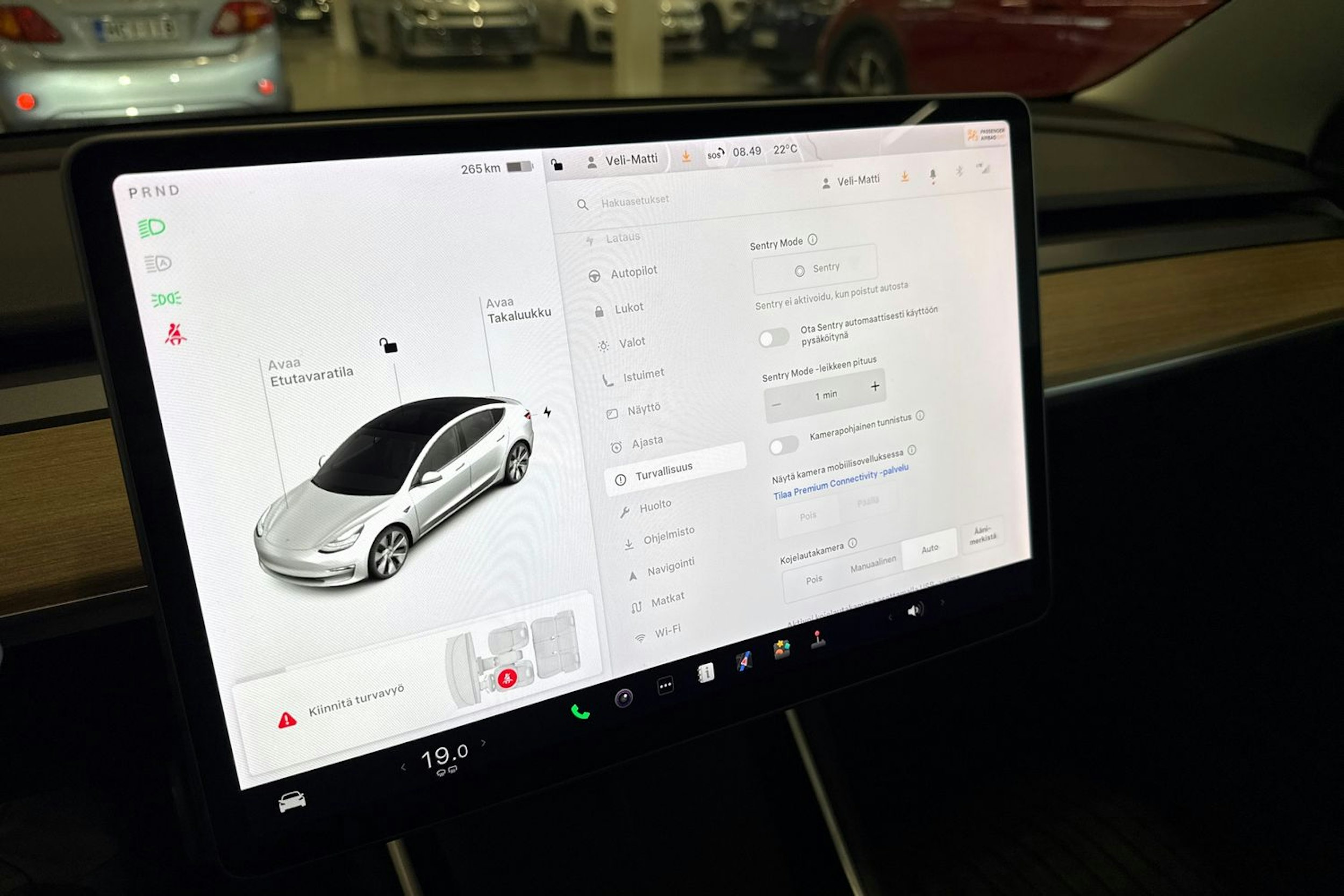 valkoinen Tesla Model 3 2020 kuva 37.