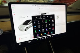 valkoinen Tesla Model 3 2020 kuva 39.