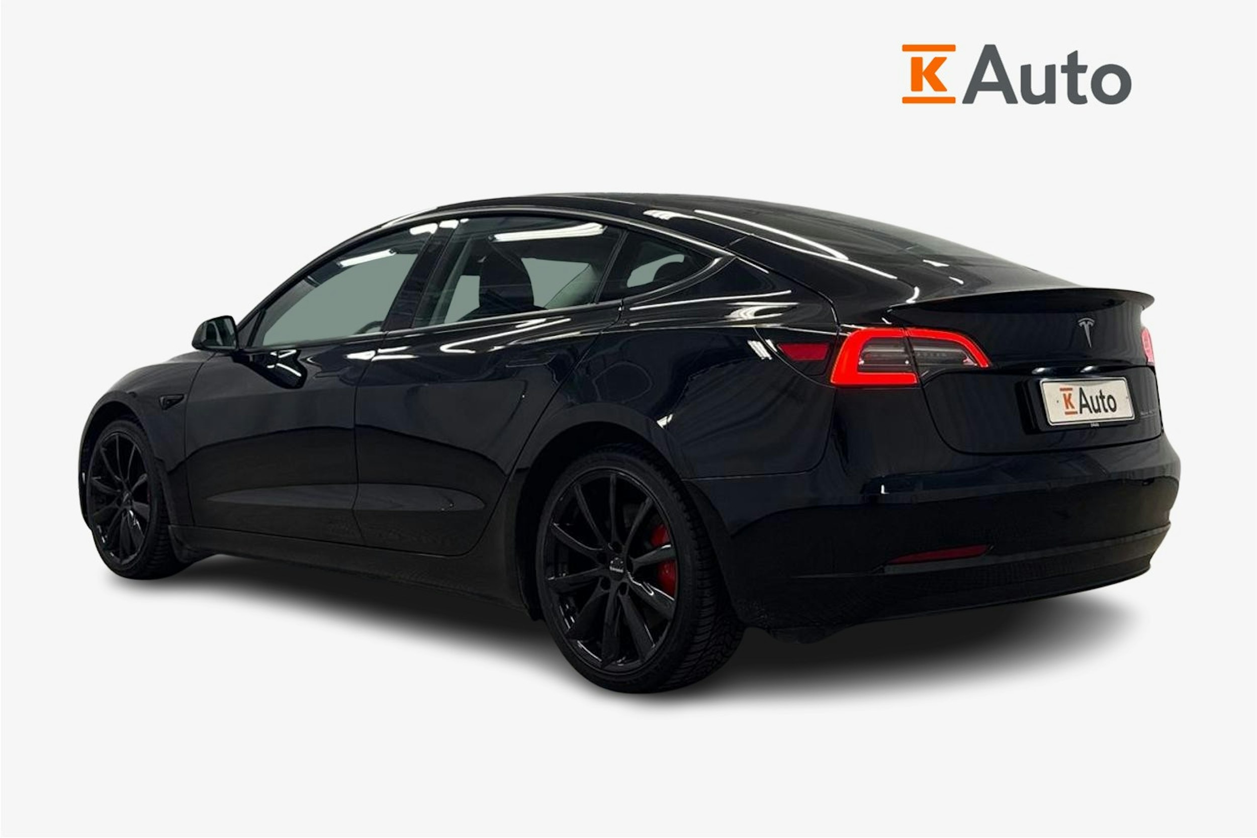 musta Tesla Model 3 2021 kuva 2.