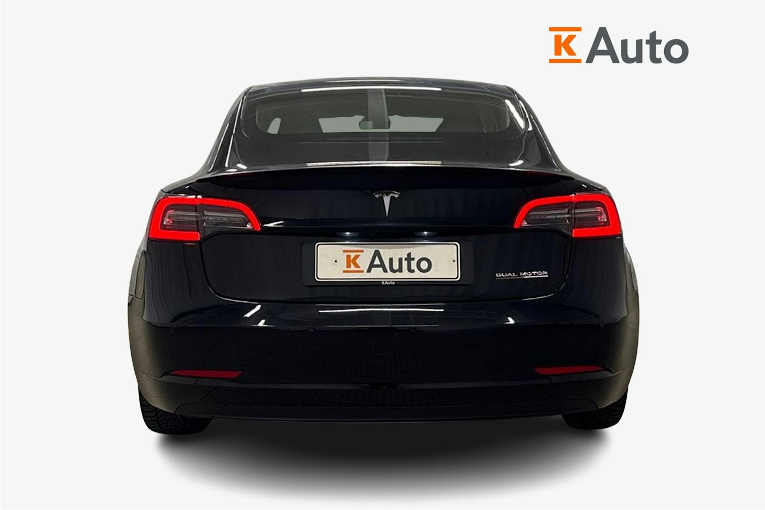 musta Tesla Model 3 2021 kuva 3.