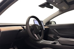 musta Tesla Model 3 2021 kuva 7.