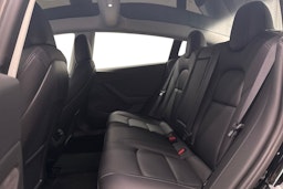 musta Tesla Model 3 2021 kuva 10.