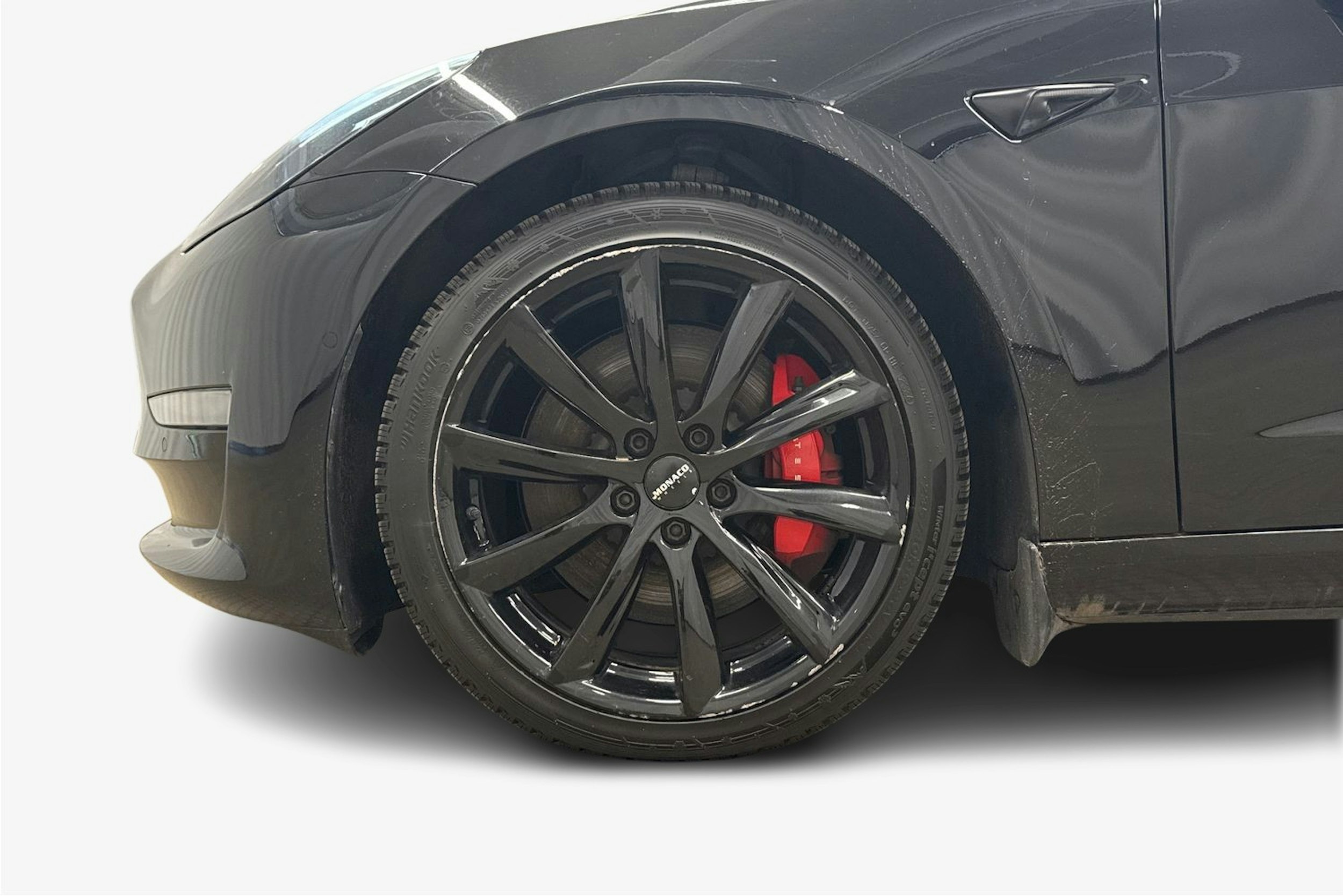 musta Tesla Model 3 2021 kuva 11.