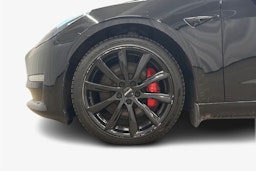 musta Tesla Model 3 2021 kuva 11.